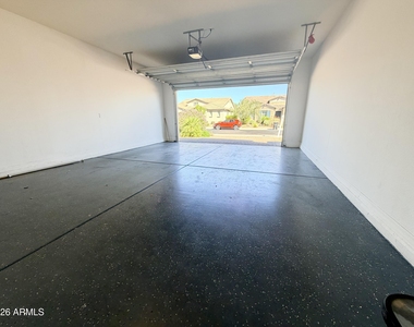 1083 E Holland Park Drive - Photo Thumbnail 12