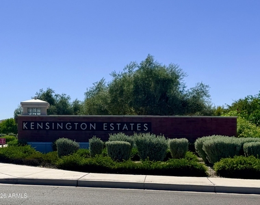 1083 E Holland Park Drive - Photo Thumbnail 17