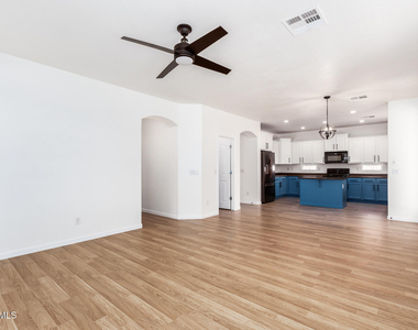 18175 W Eva Street - Photo Thumbnail 7