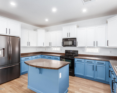 18175 W Eva Street - Photo Thumbnail 4