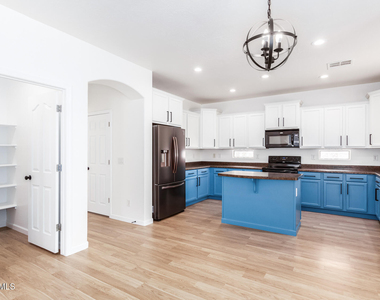 18175 W Eva Street - Photo Thumbnail 6