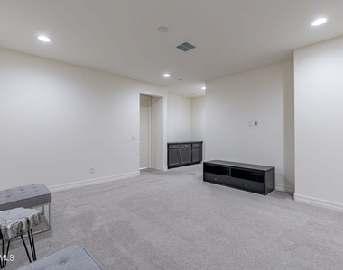 25424 N 19th Drive - Photo Thumbnail 14