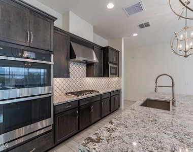 25424 N 19th Drive - Photo Thumbnail 6