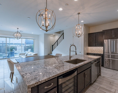 25424 N 19th Drive - Photo Thumbnail 7