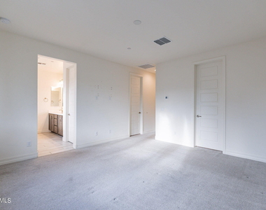 25424 N 19th Drive - Photo Thumbnail 11