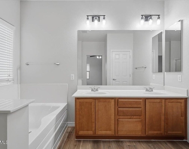 11137 E Sutter Avenue - Photo Thumbnail 7