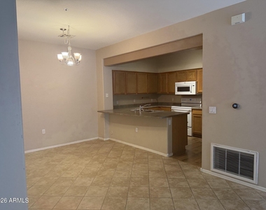 525 N Miller Road - Photo Thumbnail 6