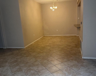 525 N Miller Road - Photo Thumbnail 3