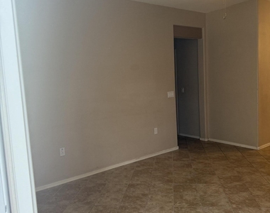 525 N Miller Road - Photo Thumbnail 4