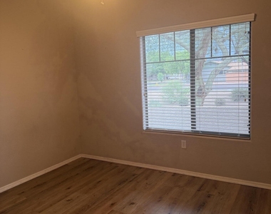 525 N Miller Road - Photo Thumbnail 8