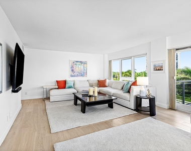 2066 N Ocean Boulevard - Photo Thumbnail 7