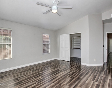 19113 N 75th Drive - Photo Thumbnail 17