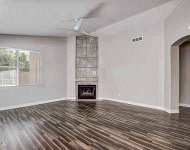 19113 N 75th Drive - Photo Thumbnail 10