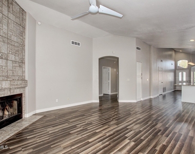 19113 N 75th Drive - Photo Thumbnail 3