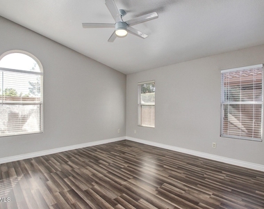 19113 N 75th Drive - Photo Thumbnail 16