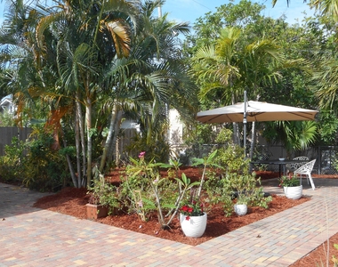 832 Biscayne Drive - Photo Thumbnail 4