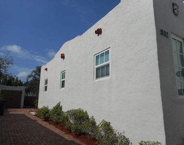 832 Biscayne Drive - Photo Thumbnail 2