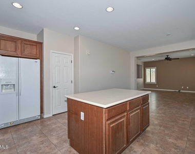 29789 W Fairmount Avenue - Photo Thumbnail 16