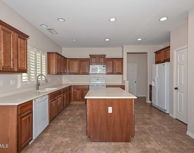 29789 W Fairmount Avenue - Photo Thumbnail 14