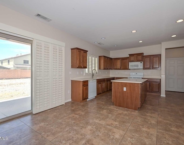 29789 W Fairmount Avenue - Photo Thumbnail 13