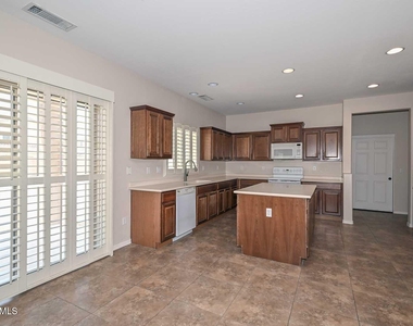29789 W Fairmount Avenue - Photo Thumbnail 12