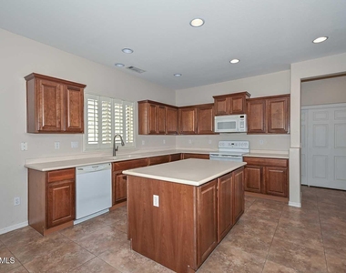 29789 W Fairmount Avenue - Photo Thumbnail 15