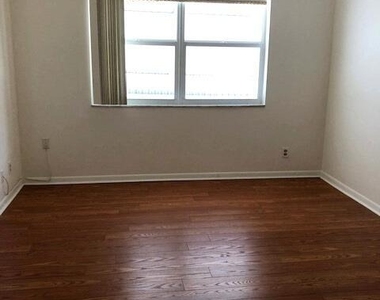 1115 Lake Terrace - Photo Thumbnail 4