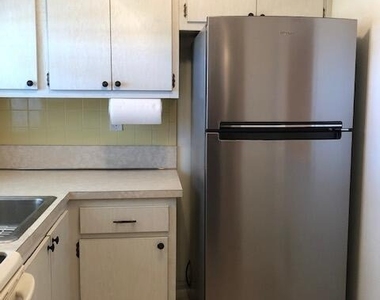 1115 Lake Terrace - Photo Thumbnail 5