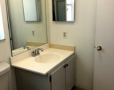 1115 Lake Terrace - Photo Thumbnail 2