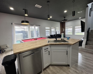 4512 Alberto Circle - Photo Thumbnail 9