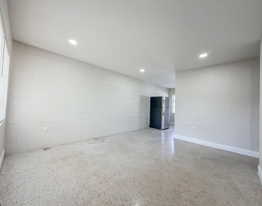 703 N 25th Street - Photo Thumbnail 3