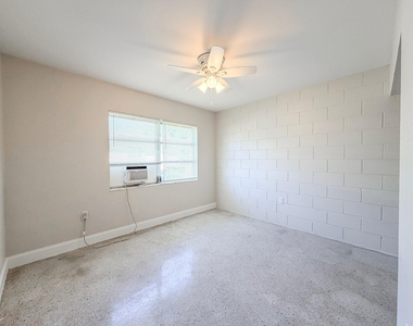 703 N 25th Street - Photo Thumbnail 6