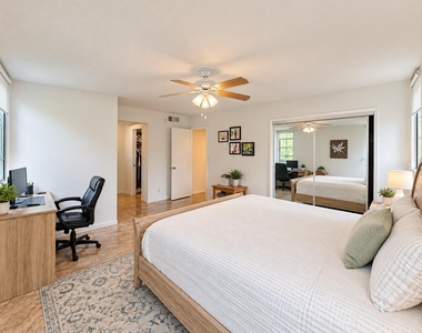 4000 Cypress Grove Way - Photo Thumbnail 6