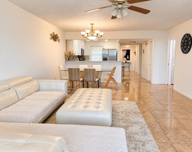 4000 Cypress Grove Way - Photo Thumbnail 3
