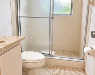 4000 Cypress Grove Way - Photo Thumbnail 4