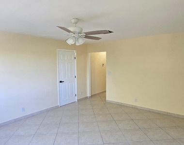 105 S Riverside Drive - Photo Thumbnail 10