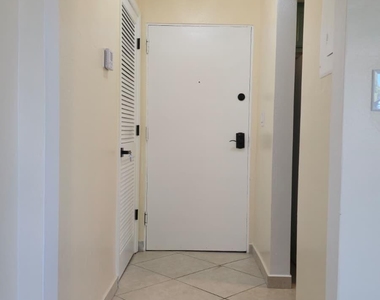 105 S Riverside Drive - Photo Thumbnail 5