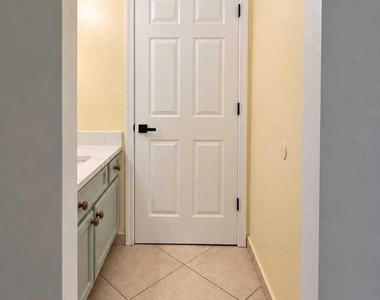 105 S Riverside Drive - Photo Thumbnail 19