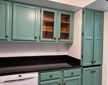 105 S Riverside Drive - Photo Thumbnail 7