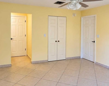 105 S Riverside Drive - Photo Thumbnail 14