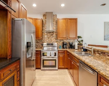 540 Ne 17th Avenue - Photo Thumbnail 3