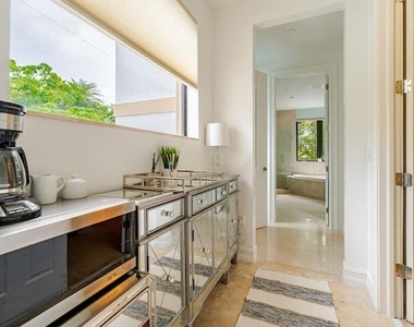 540 Ne 17th Avenue - Photo Thumbnail 12