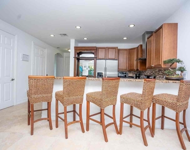 540 Ne 17th Avenue - Photo Thumbnail 8