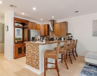 540 Ne 17th Avenue - Photo Thumbnail 5