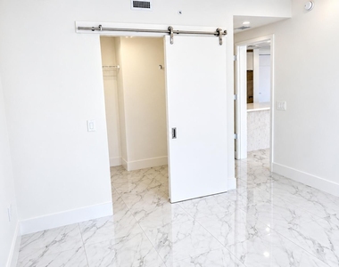 2000 Metropica Way - Photo Thumbnail 53