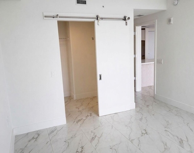 2000 Metropica Way - Photo Thumbnail 49