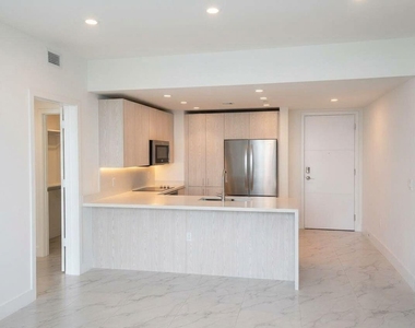2000 Metropica Way - Photo Thumbnail 43