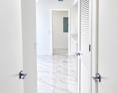 2000 Metropica Way - Photo Thumbnail 48