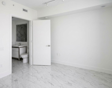 2000 Metropica Way - Photo Thumbnail 46