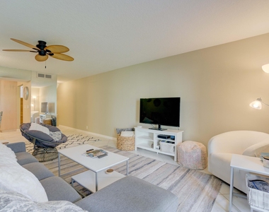 390 Golfview Road - Photo Thumbnail 14